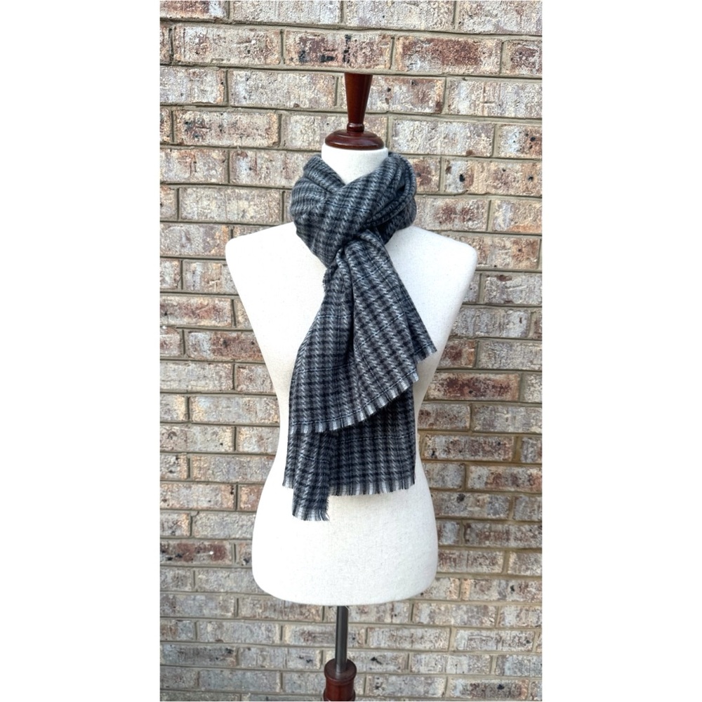 NWT Aerie Gray Plaid Blanket Scarf - Picture 3 of 6